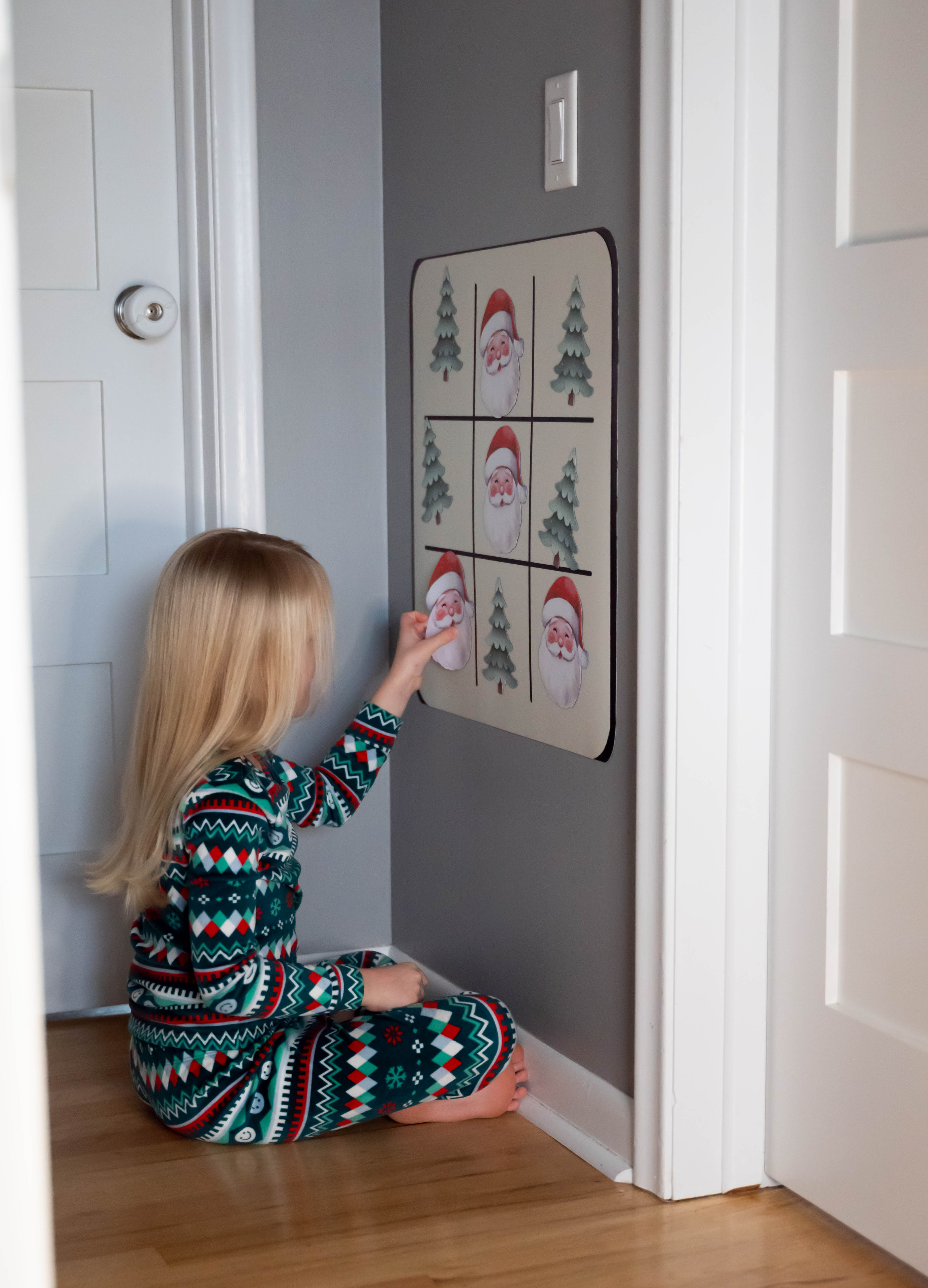 Magnet Magic Neutral Tic Tac Toe Board